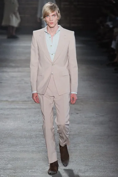 Look 23